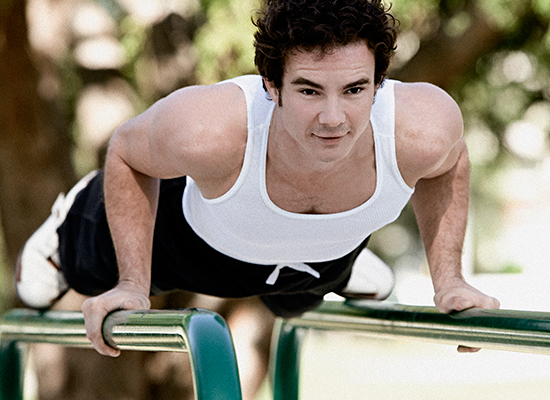 Тренировки на брусьях для начинающих и профессионалов