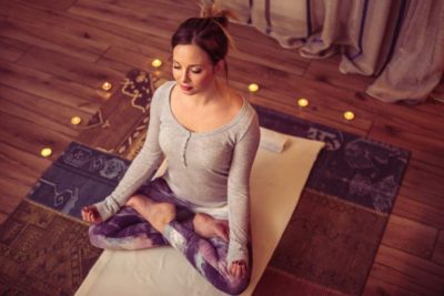 Здесь и сейчас: практикуйте медитацию осознанности и устанавливайте связь со Вселенной Здесь и сейчас: практикуйте медитацию осознанности и устанавливайте связь со Вселенной