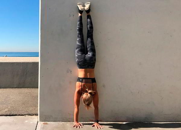 Как научиться стоять на руках