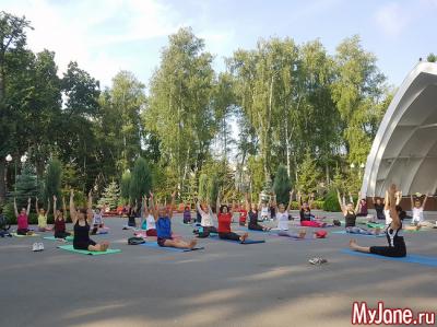 Скручивания из положения «сидя» Скручивания из положения «сидя»