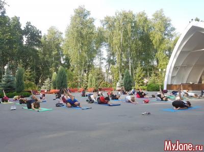 Скручивания из положения «сидя» Скручивания из положения «сидя»