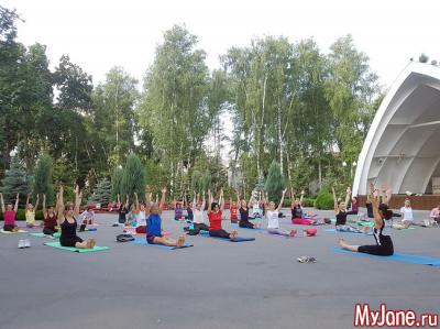 Скручивания из положения «сидя» Скручивания из положения «сидя»