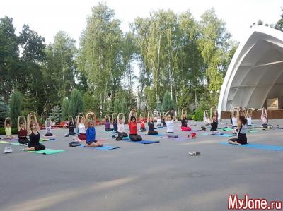 Скручивания из положения «сидя» Скручивания из положения «сидя»