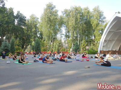 Скручивания из положения «сидя» Скручивания из положения «сидя»