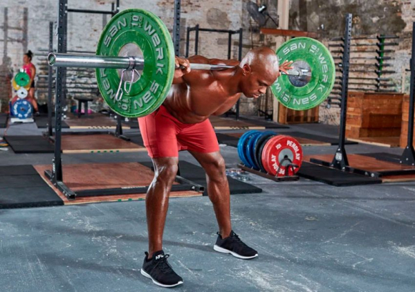 Наклоны со штангой на плечах