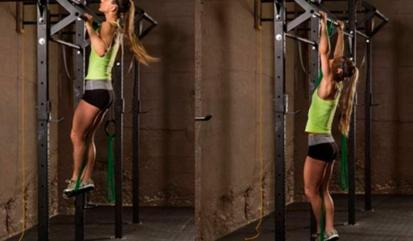 Подтягивание с резинкой на турнике