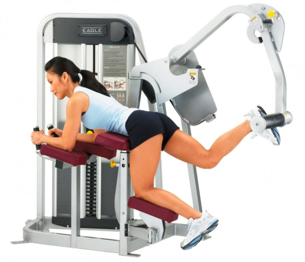 Отведение ноги назад в тренажере