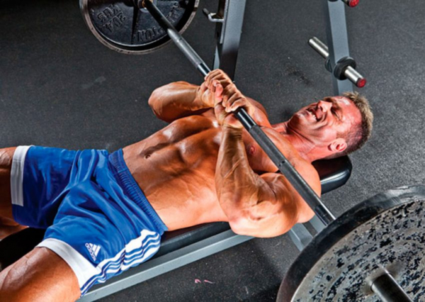 Жим лежа узким хватом