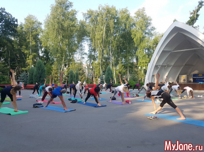 Йога для начинающих: скрутки из положения «стоя»