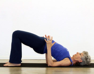 Молодость и долголетие – особенности йоги для пожилых и комплексы упражнений