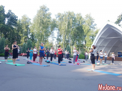 Йога для начинающих: скрутки из положения «стоя»