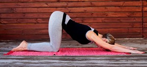 Способы лечения йогой при межпозвоночной грыже, сколиозах и других проблемах позвоночника: забудьте о боли в спине!