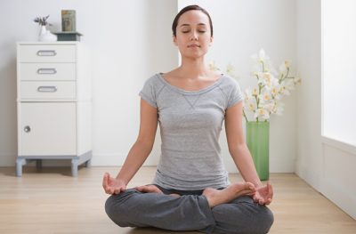 Обретение баланса и гармонии вместе с гормональной йогой для женщин