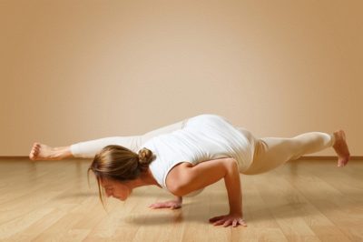 Баланс на руках для опытных практиков: поза Эка Пада Каундиниасана