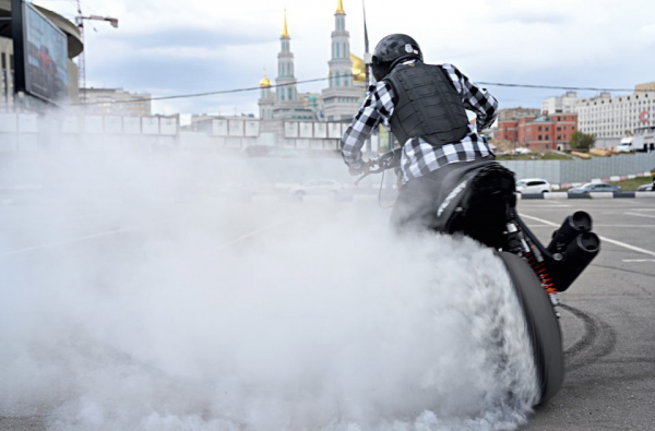 Тренировка байкера-трюкача: как заниматься, чтобы освоить стантрайдинг