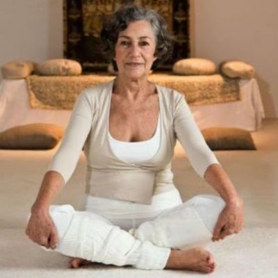 Обретение баланса и гармонии вместе с гормональной йогой для женщин