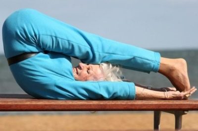 Молодость и долголетие – особенности йоги для пожилых и комплексы упражнений