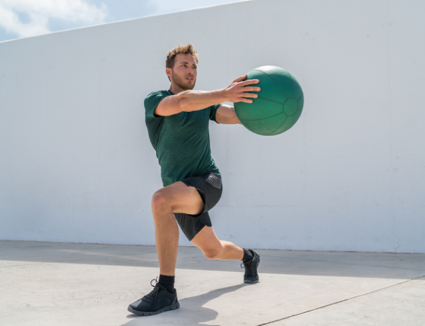 «Тройная угроза» Энтони Джошуа: любимое упражнение боксера с медболом «Тройная угроза» Энтони Джошуа: любимое упражнение боксера с медболом