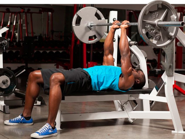 Жим лежа узким хватом