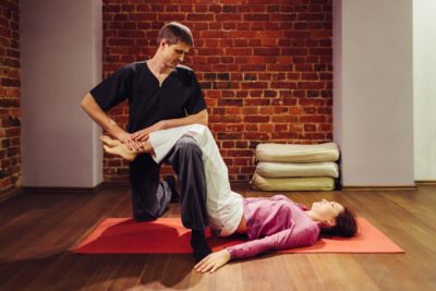 Мягкое и эффективное лечение заболеваний с помощью йогатерапии Мягкое и эффективное лечение заболеваний с помощью йогатерапии